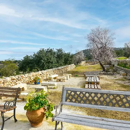 Stunning Home In Comiso With Wifi *