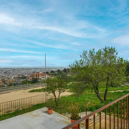 Stunning Home In Comiso With Wifi *